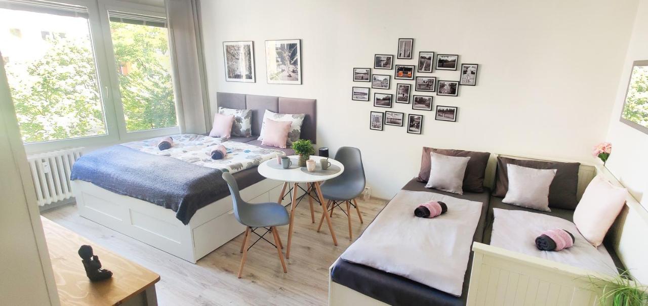 King Size Sunny 19 Minutes To Center Apartment Prag